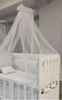 تخت و گهواره کنار مادر