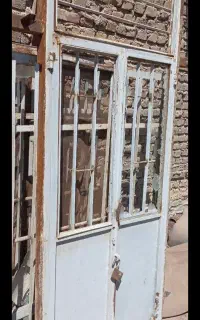 درب‌آهنی،درب‌چوبی،پنجره‌حفاظ‌دار