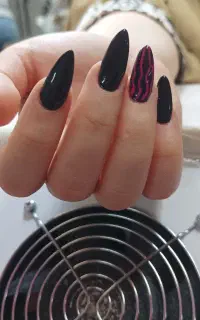 کاشت و لمینت ناخن با قیمت ویژه در سالن سبزه میدان