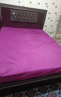 تخت خواب دونفره با بهترین چوب محکم و بسیار جادار