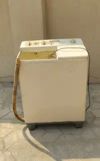 یک لباسشویی دو قلوه