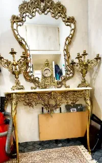 آینه و شمعدان برنزی غول آسا