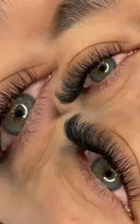 اکستنشن مژه(نیازمند مدل برای تولید محتوا)