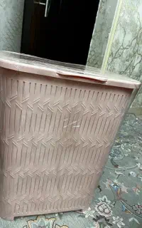 سبد لباس صورتی