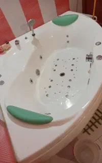 جکوزی مثلثی بزرگ