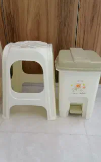 سطل وچهارپایه