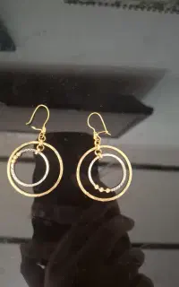 یک جفت گوشواره حلقه ای زیبا