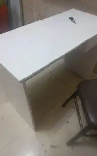 میز کار یا تحریر در حد نو