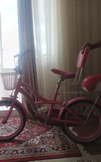 دوچرخه صورتی رنگ