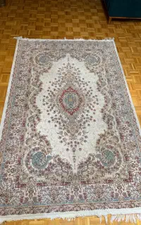 تعدادی قالیچه ماشینی و پادری