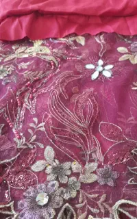 پارچه پیراهنی و چادر دوخته شده