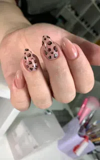 آموزش کاشت ناخن و خدمات کاشت ناخن