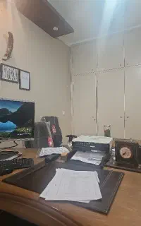 به یک کارشناش فروش