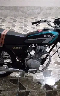 یک دستگاه موتور هندا۱۲۵