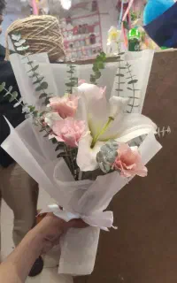 گل‌ کده رز سفید با بهترین کیفیت متریال در نیشابور
