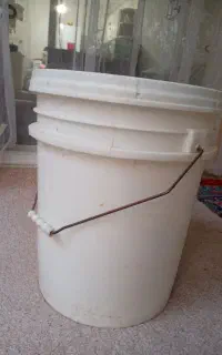 سطل۱۵کیلویی