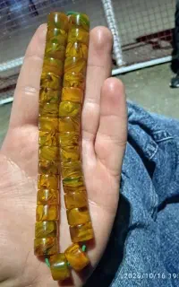 تسبیح کهربا پرچمی