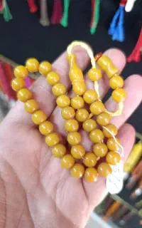 تسبیح سندلوس ۳۳تایی زرد سیستم دار