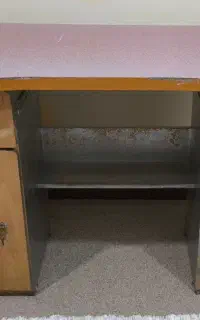 میز تحریر و کامپیوتر