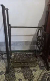 پایه قدیمی چرخ خیاطی