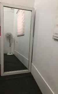 آینه قدی ۱۷۰ در ۷۰ با قاب ضخیم و آینه ۶ میل