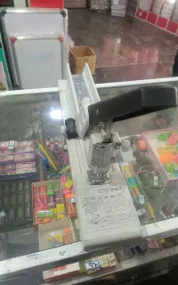 منگنه صحافی کتاب زن