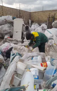کارگر تفکیک پلاستیک و ضایعات