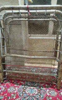 تخت تاشو قدیمی سالم