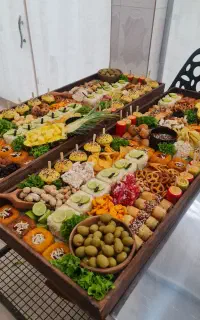 قبول سفارش سینی های فینگرفود،چیدمان انواع میز