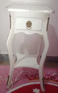 میز کنار سالنی