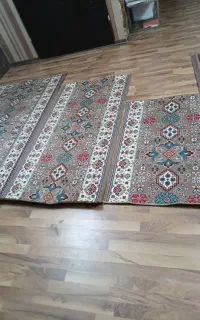تعدادی گلیم در سایز متفاوت
