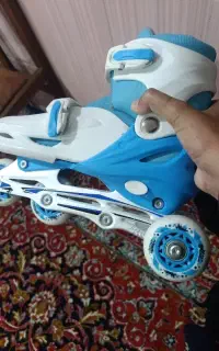 اسکیت آبی خوش رنگ