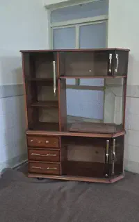 کمد چوبی سه تیکه سر هم و میز تلویزیون