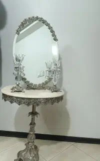 آینه و شمعدان به همراه میز در حد نو