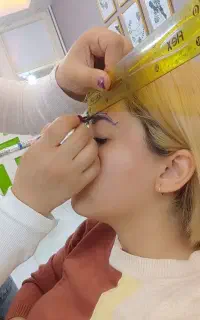 اصلاح  تخصصی ابرو با طراحی و قربنه سازی
