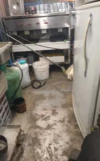 نظافتچی برای دکه ۶ متری درهفته یک روز