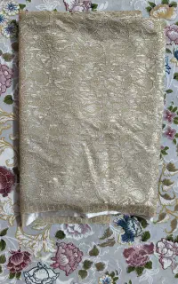 پارچه دانتل پشت استر دار کرم طلایی