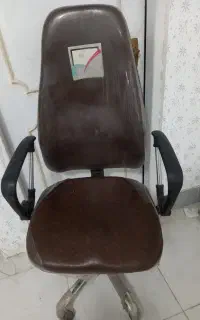 صندلی و ضبط قدیمی