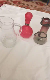 مقداری لوازم آشپزخانه ظروف