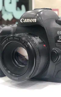 کنون 5d IV بسیار تمیز همرا با لنز