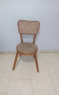 صندلی چوبی