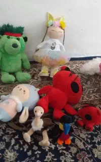 تعدادی عروسک ۶۰۰