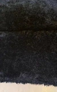 فرش خز محصول کشور هند             رنگ مشکی و بِژ