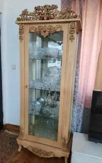 ویترین چوبی ایستاده