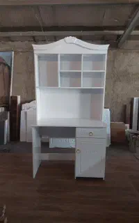 میز تحریر کتابخانه دار