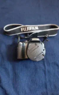 دوربین عکاسی و فیلمبرداری فوجی