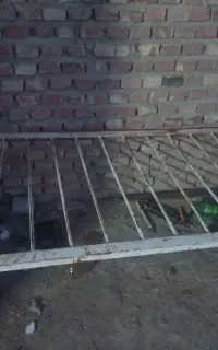 تخت اهنی