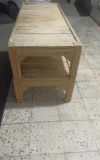یک جفت میز چوبی سالم