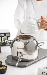 کتری استیل ۸ لیتری و قوری چینی