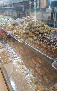 استخدام فروشنده خانم در فروشگاه قنادی